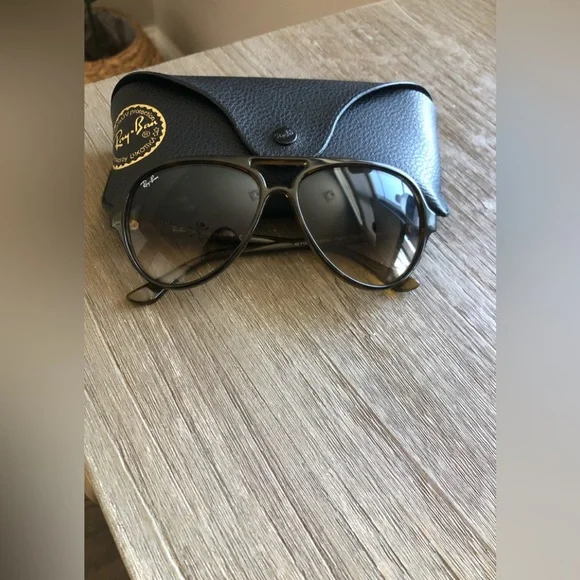Tightening ray ban hot sale sunglasses